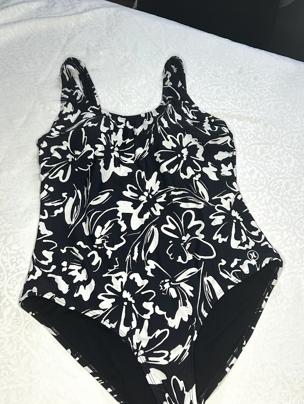 Womens Black & White Floral O-Piece Swimsuit - [Brand Unspecified]